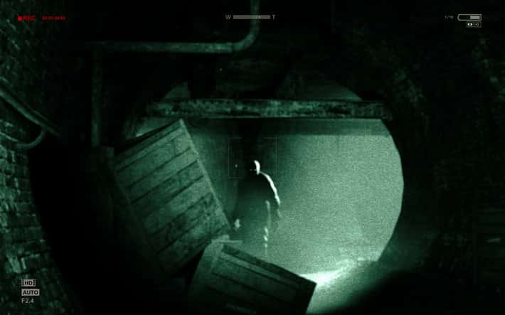 #10. Outlast (GOG) Podle: Red Barrels